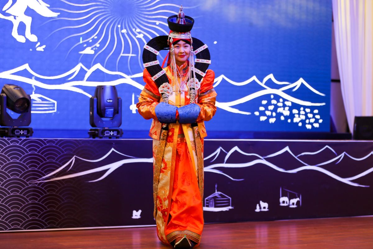 Гал морин жилийн үндэсний хувцасны загварын чиг хандлагыг тодорхойлох “Минимал дээл“ шоу боллоо